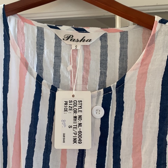 NWT, unique dress or tunic with side pockets and buttons off center. Size S. - Picture 2 of 6